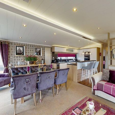 Tattershall Vip Lodge- Lakeside Setting With Hot Tub And Private Fishing Peg Situated On Osprey Lake Tattershall Park Екстер'єр фото
