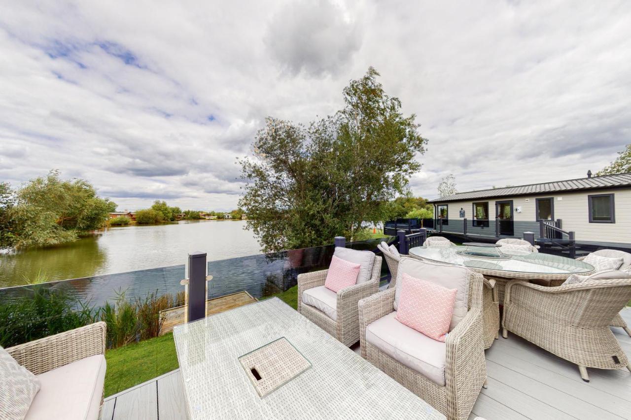 Tattershall Vip Lodge- Lakeside Setting With Hot Tub And Private Fishing Peg Situated On Osprey Lake Tattershall Park Екстер'єр фото