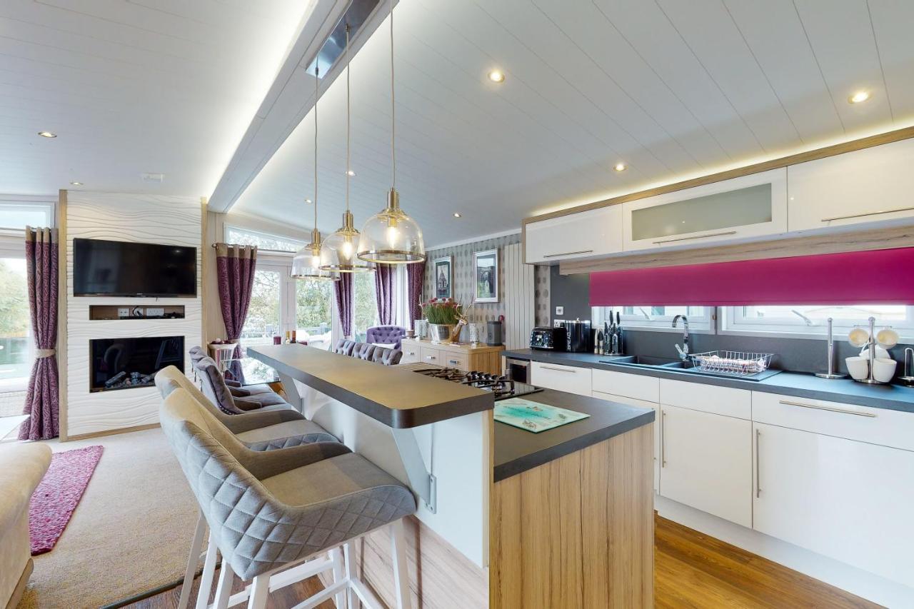 Tattershall Vip Lodge- Lakeside Setting With Hot Tub And Private Fishing Peg Situated On Osprey Lake Tattershall Park Екстер'єр фото