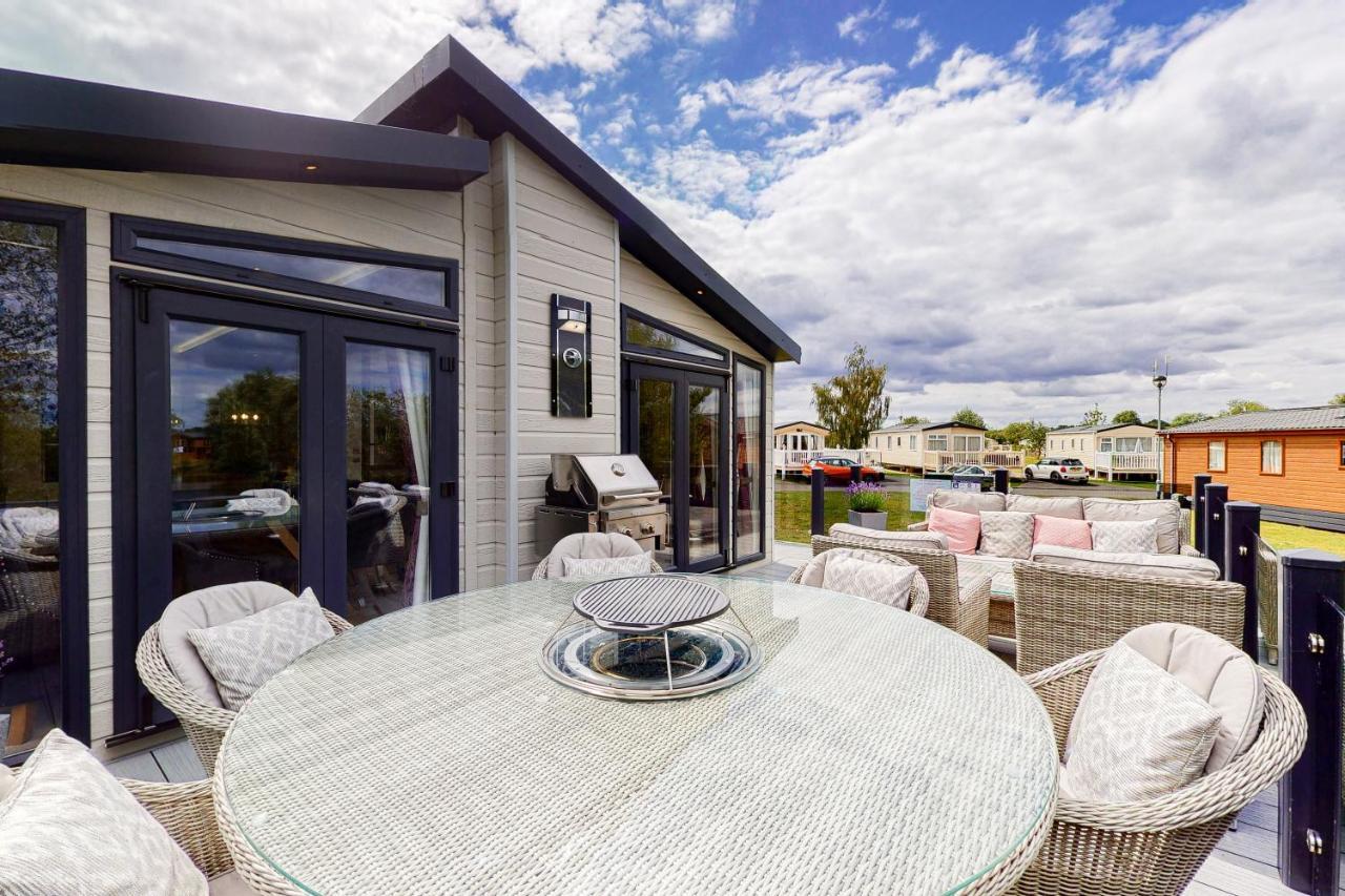 Tattershall Vip Lodge- Lakeside Setting With Hot Tub And Private Fishing Peg Situated On Osprey Lake Tattershall Park Екстер'єр фото