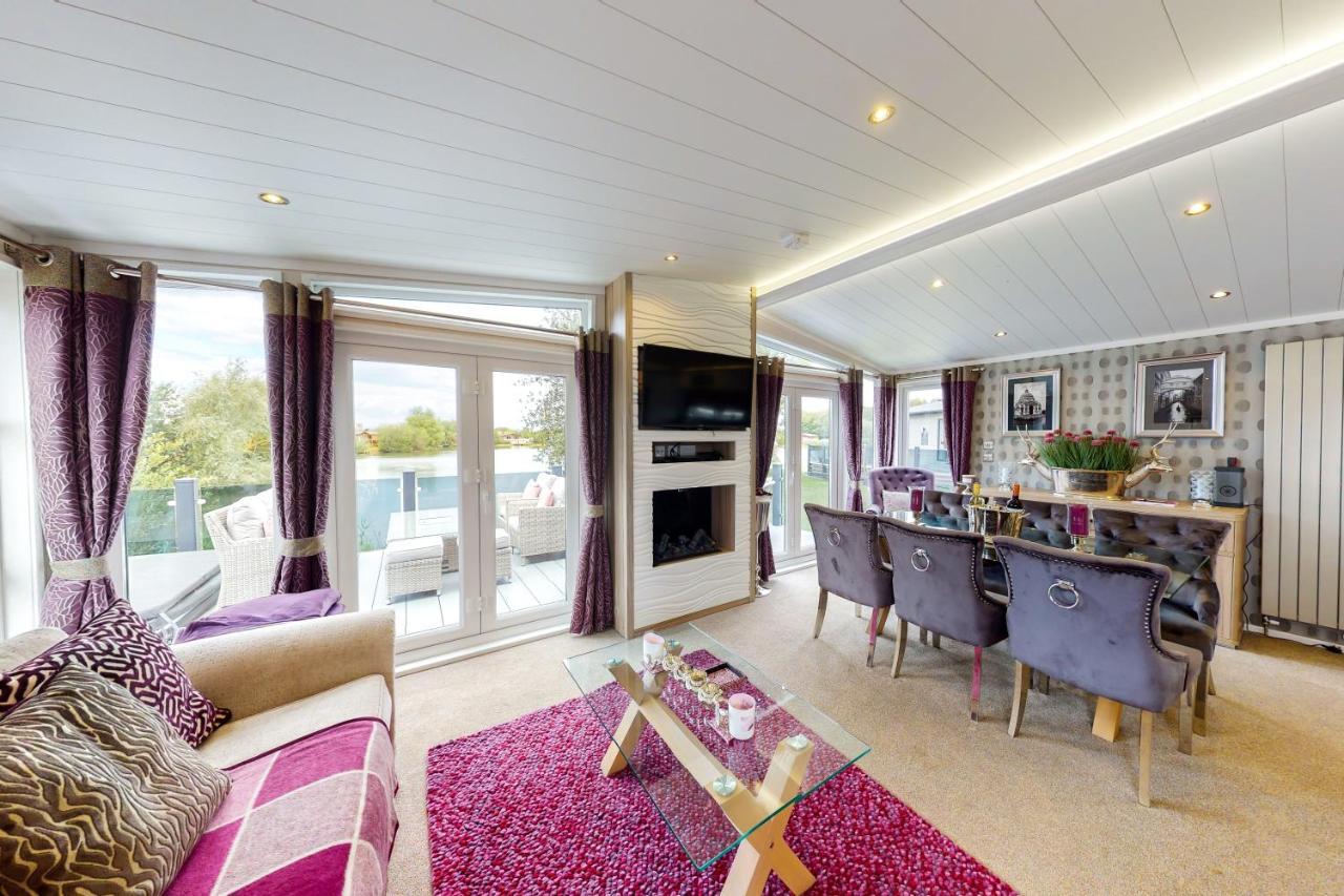 Tattershall Vip Lodge- Lakeside Setting With Hot Tub And Private Fishing Peg Situated On Osprey Lake Tattershall Park Екстер'єр фото