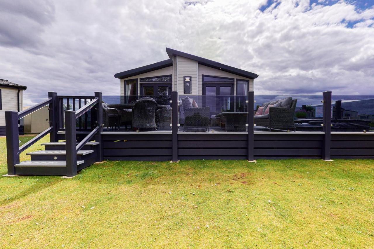 Tattershall Vip Lodge- Lakeside Setting With Hot Tub And Private Fishing Peg Situated On Osprey Lake Tattershall Park Екстер'єр фото