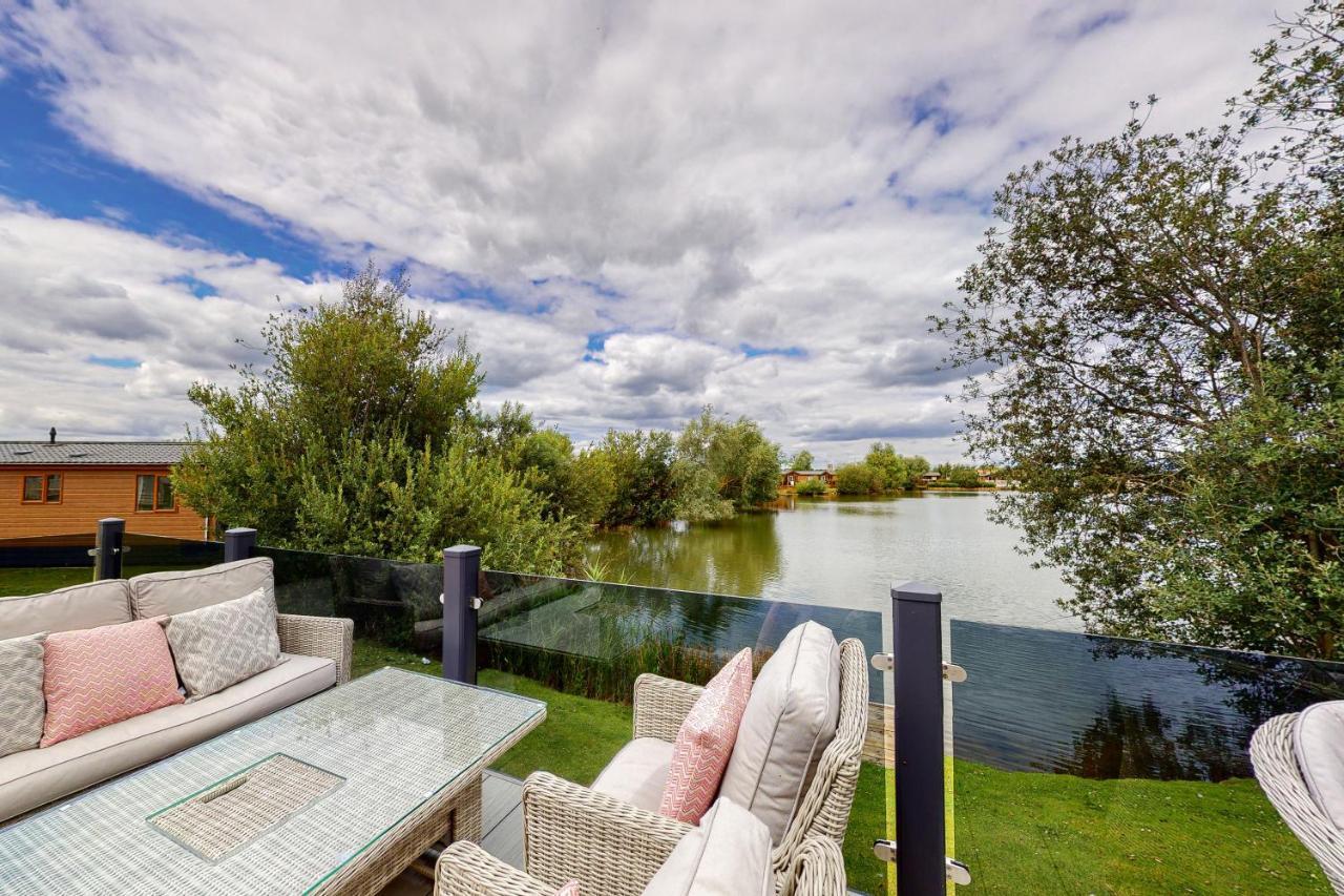 Tattershall Vip Lodge- Lakeside Setting With Hot Tub And Private Fishing Peg Situated On Osprey Lake Tattershall Park Екстер'єр фото