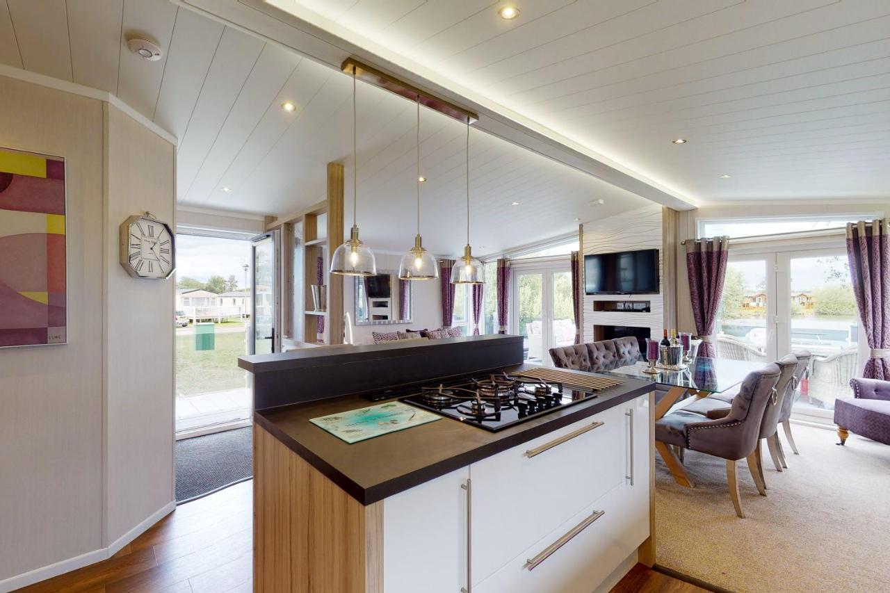 Tattershall Vip Lodge- Lakeside Setting With Hot Tub And Private Fishing Peg Situated On Osprey Lake Tattershall Park Екстер'єр фото
