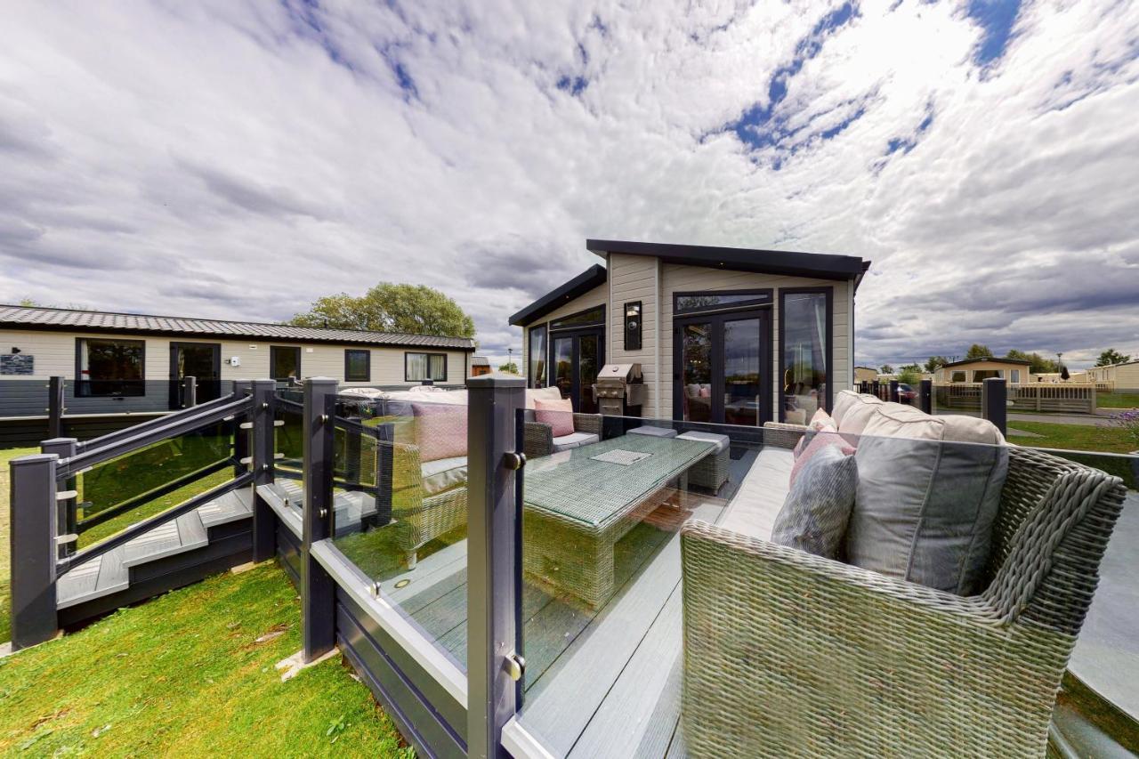 Tattershall Vip Lodge- Lakeside Setting With Hot Tub And Private Fishing Peg Situated On Osprey Lake Tattershall Park Екстер'єр фото