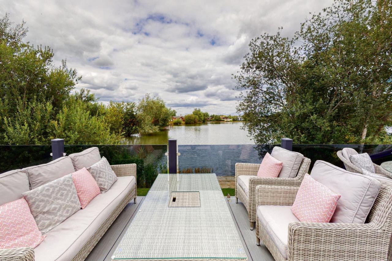 Tattershall Vip Lodge- Lakeside Setting With Hot Tub And Private Fishing Peg Situated On Osprey Lake Tattershall Park Екстер'єр фото