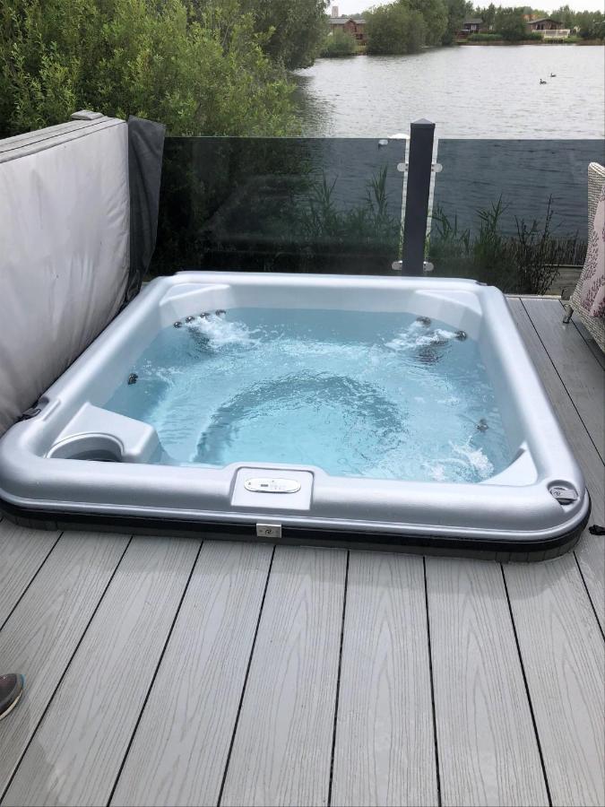 Tattershall Vip Lodge- Lakeside Setting With Hot Tub And Private Fishing Peg Situated On Osprey Lake Tattershall Park Екстер'єр фото